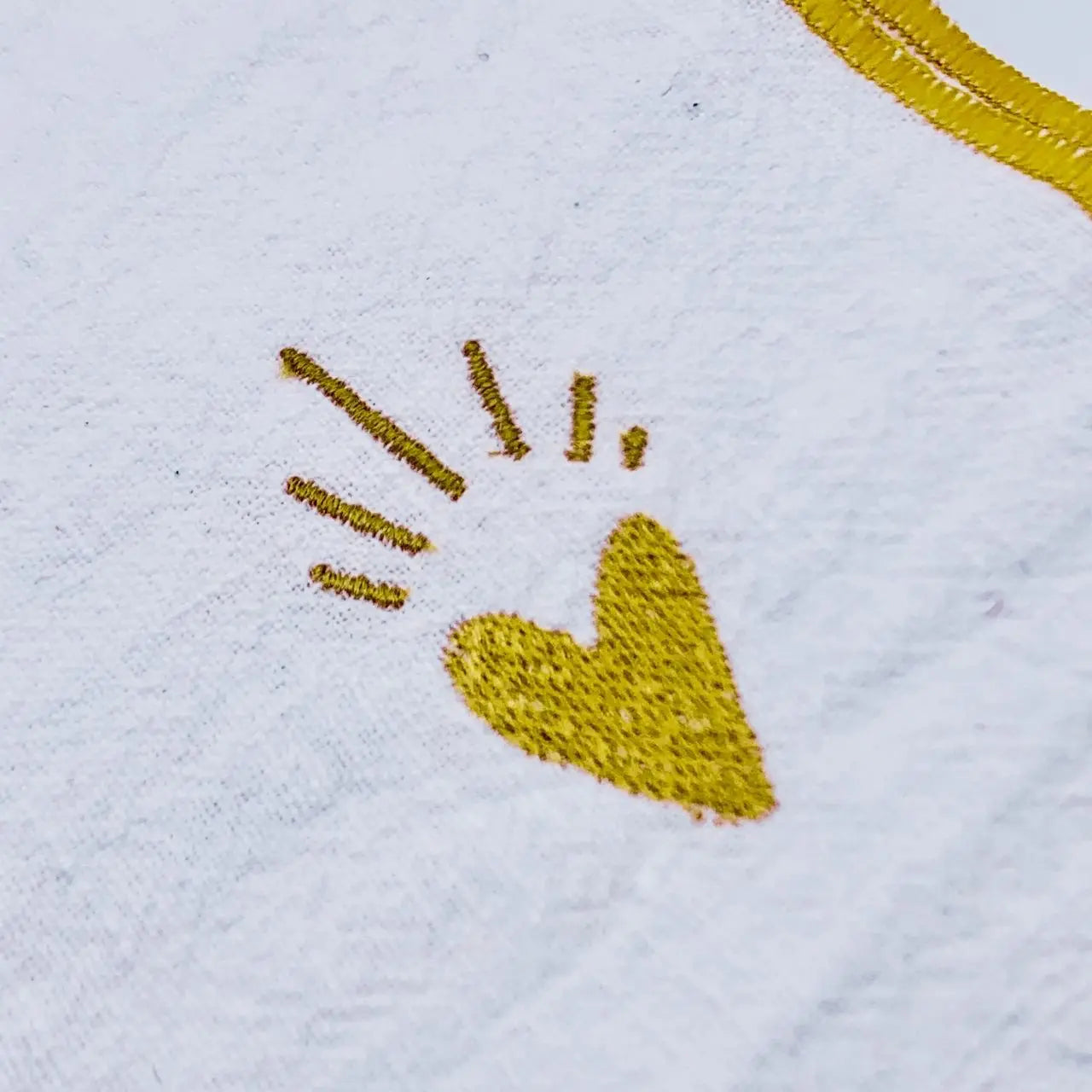 Serviette en lin lavé couleur Blanche, finition dorée collection Coeur