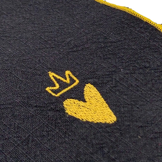 Serviette en lin lavé couleur Noire, finition dorée collection Coeur