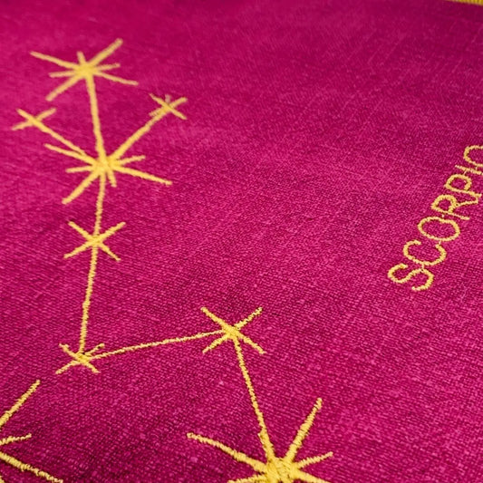 Serviette en lin lavé framboise finition doré_Constellations du Zodiaque