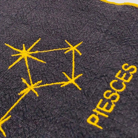 Serviette en lin lavé noire finition doré_Constellations du Zodiaque