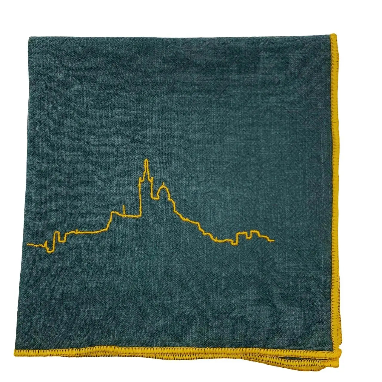 Notre Dame de la Garde brodée sur une serviette vert forêt finition dorée