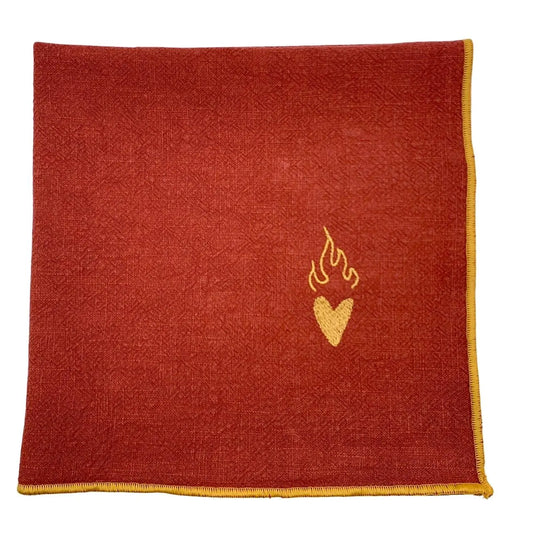 Serviette en lin lavé couleur Piment, finition dorée collection Coeur