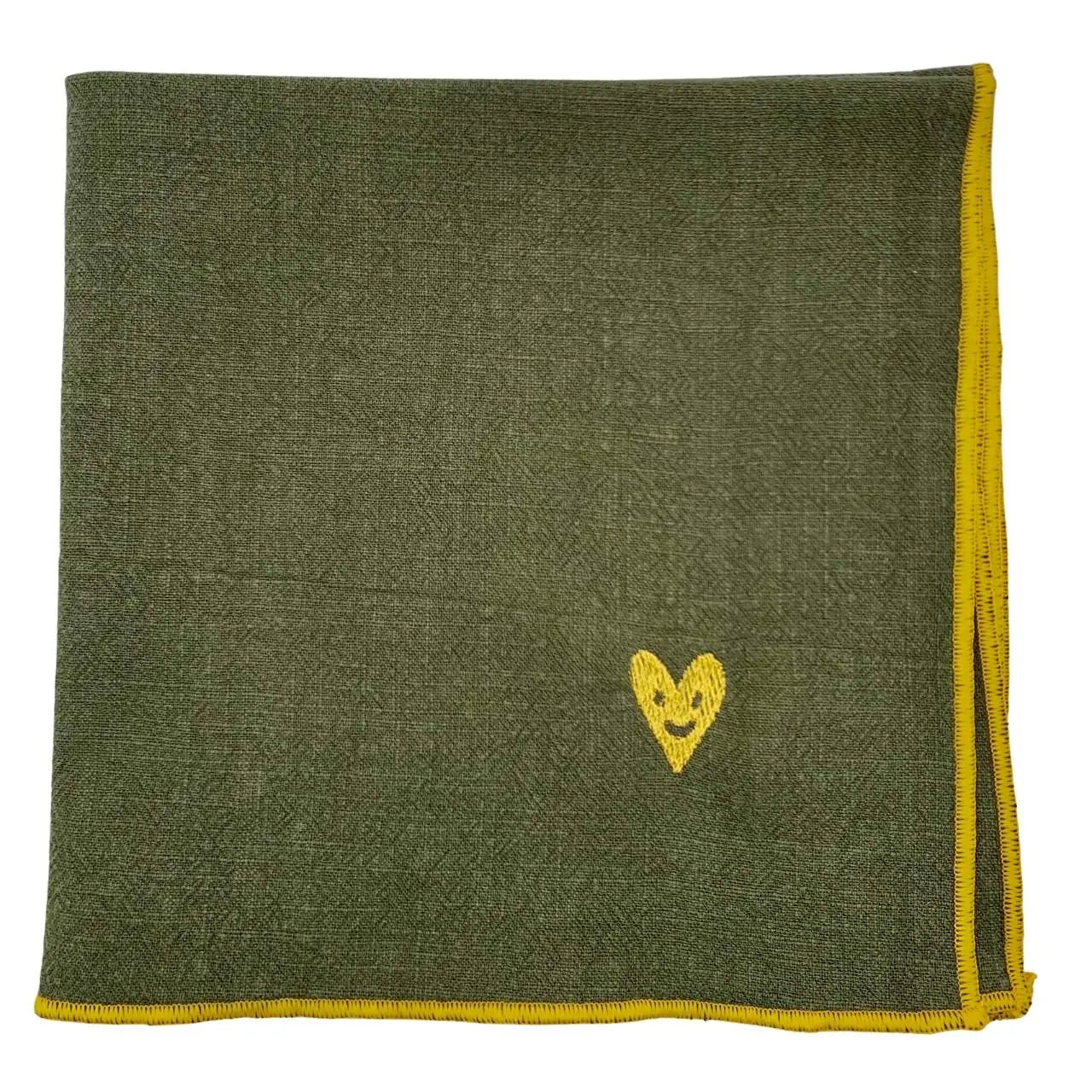 Serviette en lin lavé couleur Vert Safari, finition dorée collection Coeur