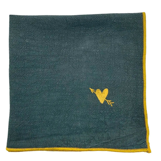 Serviette en lin lavé couleur Vert Forêt, finition dorée collection Coeur