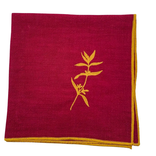 Serviette en lin lavé couleur framboise, finition dorée_brodée d'une plante aromatique