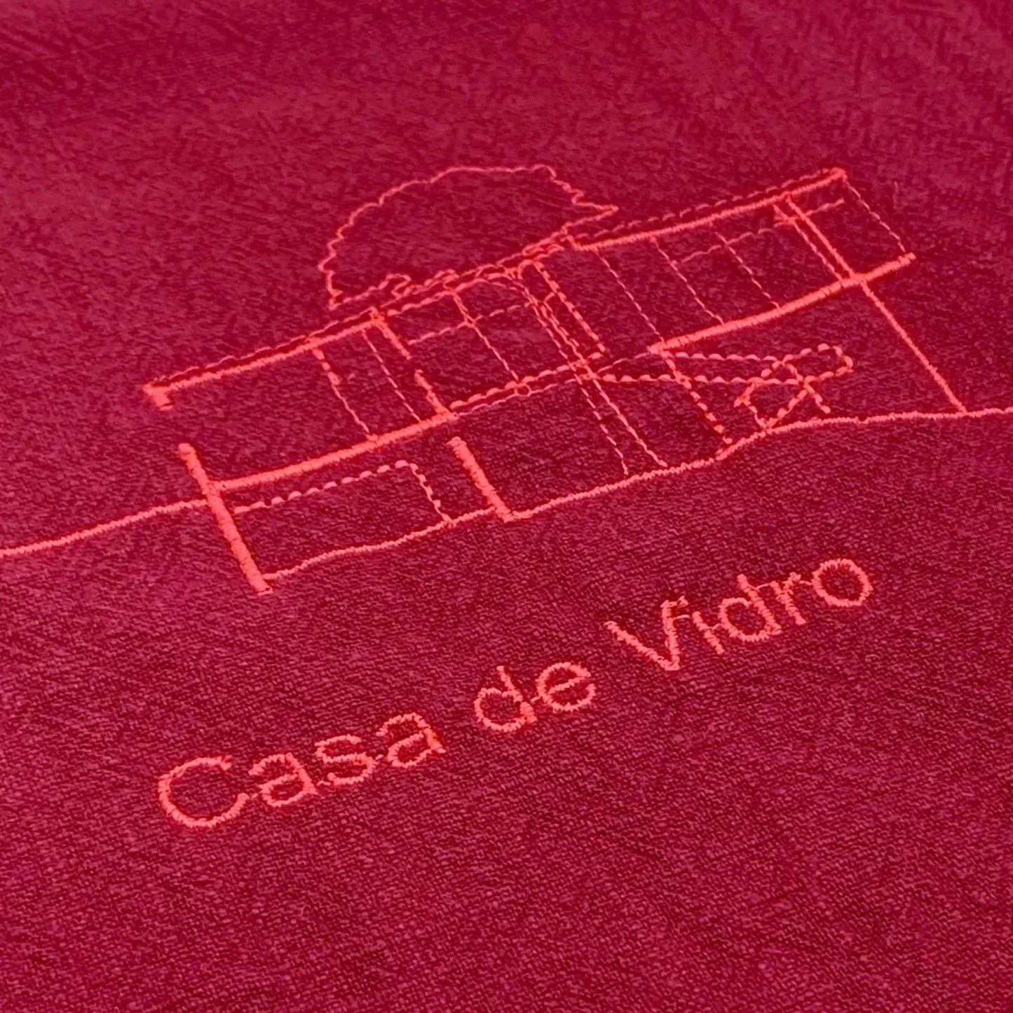 Serviette en lin lavé framboise_brodée d'un plan d'architecture