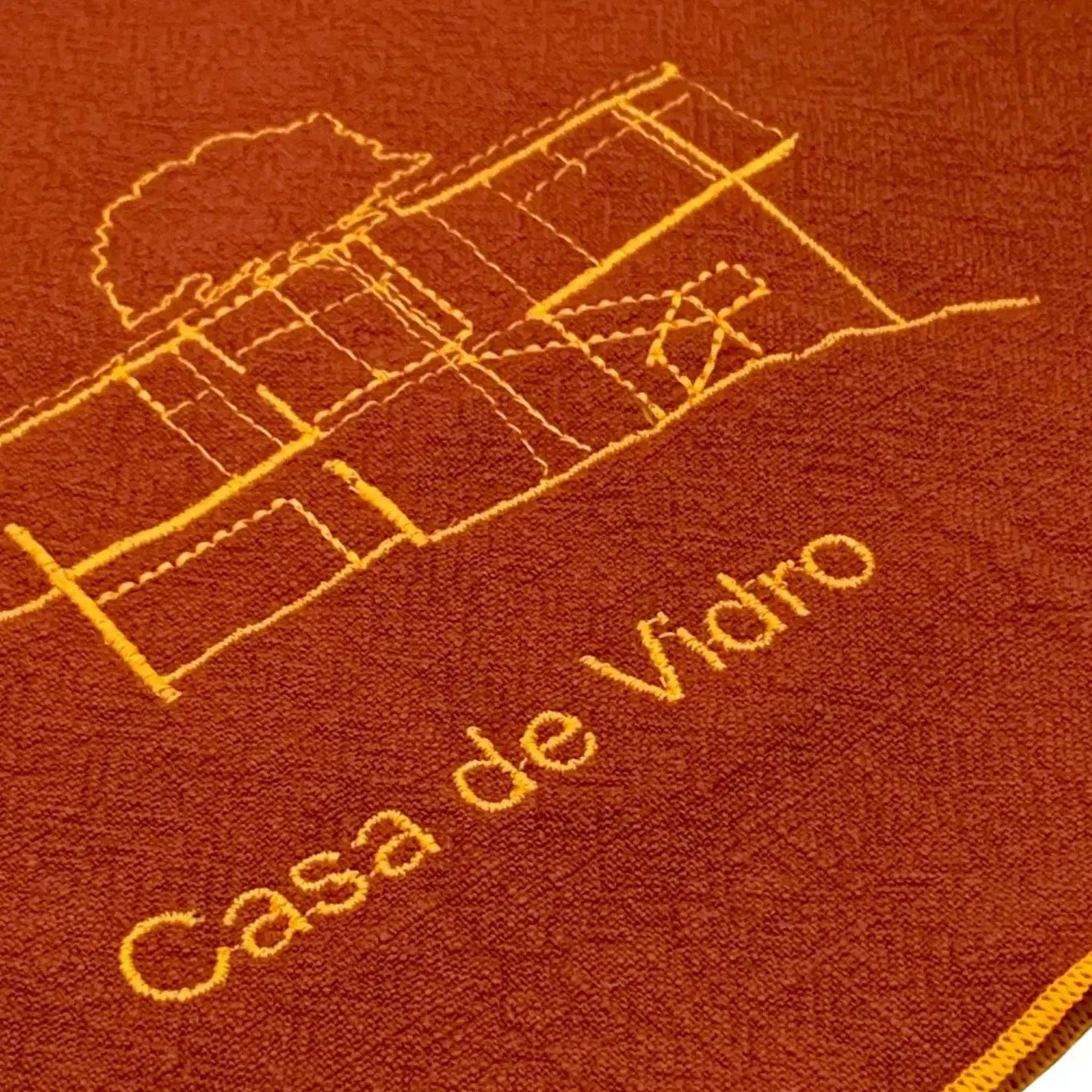 Serviette en lin lavé piment_brodée d'un plan d'architecture