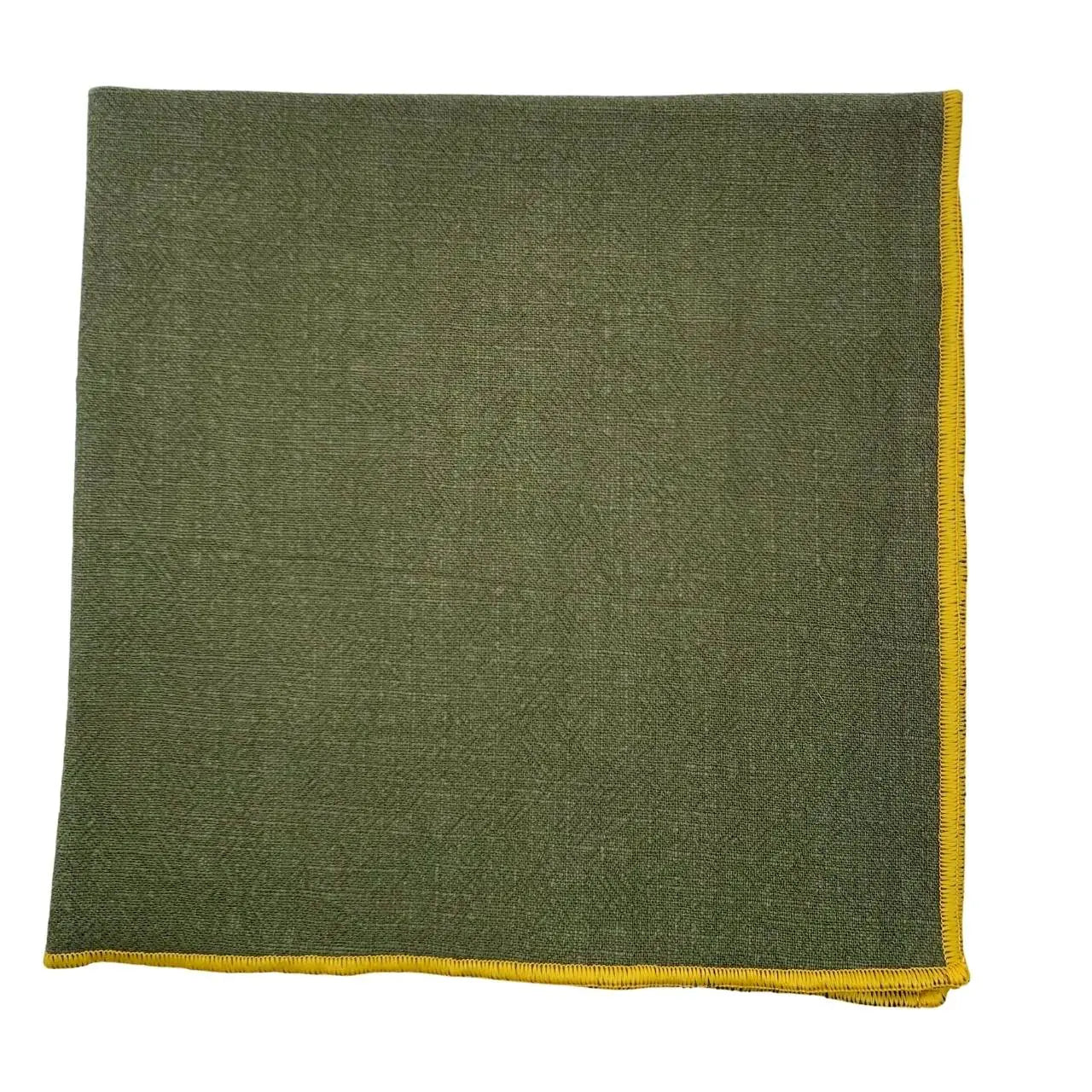 Serviette en lin lavé couleur vert safari finition doré personnalisable