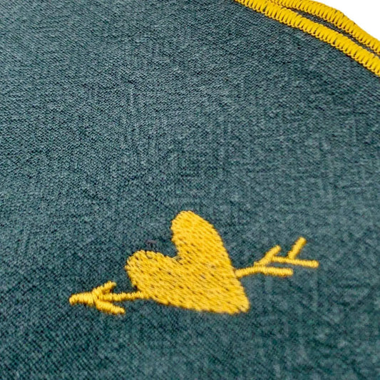 Serviette en lin lavé couleur Vert Forêt, finition dorée collection Coeur